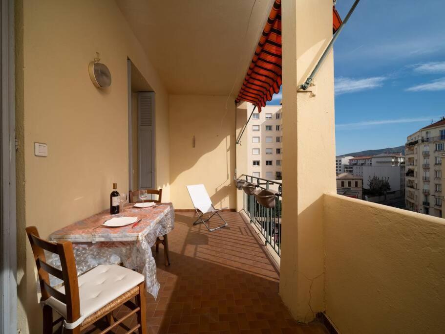 Appartement Equipe Avec Terrasse Au Coeur De